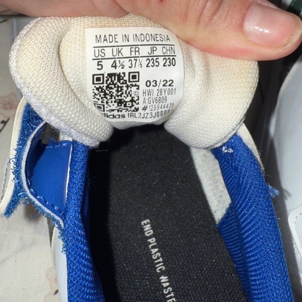 Adidas Boys White Sneakers with Blue and Black Accents - Picture 4 of 7